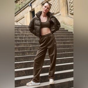 Alo Accolade Straight Leg Sweatpant (size small) - Espresso Brown EUC